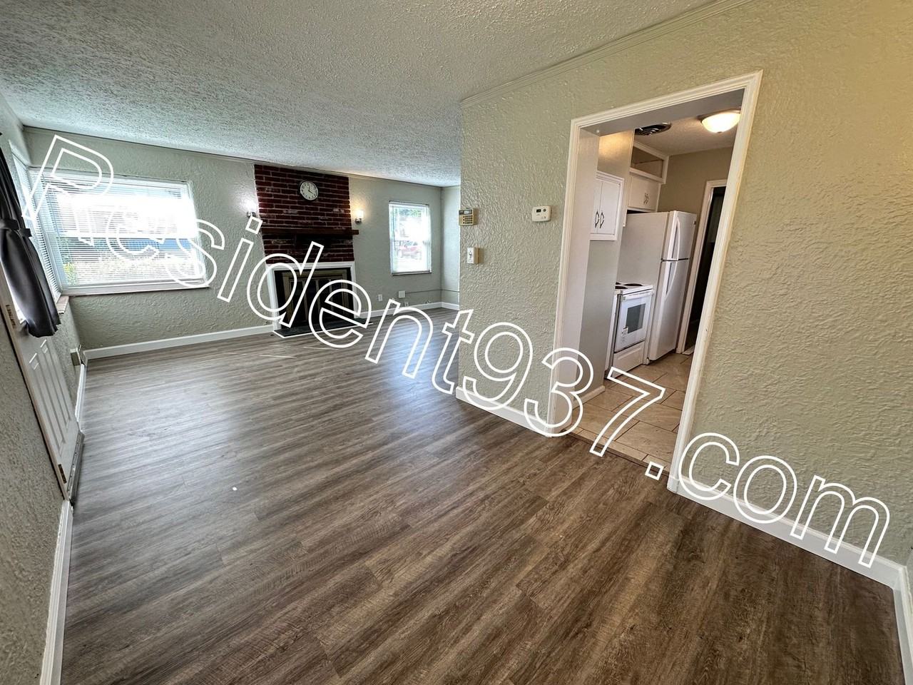 301 Rockhill Ave - Photo 2 of 17