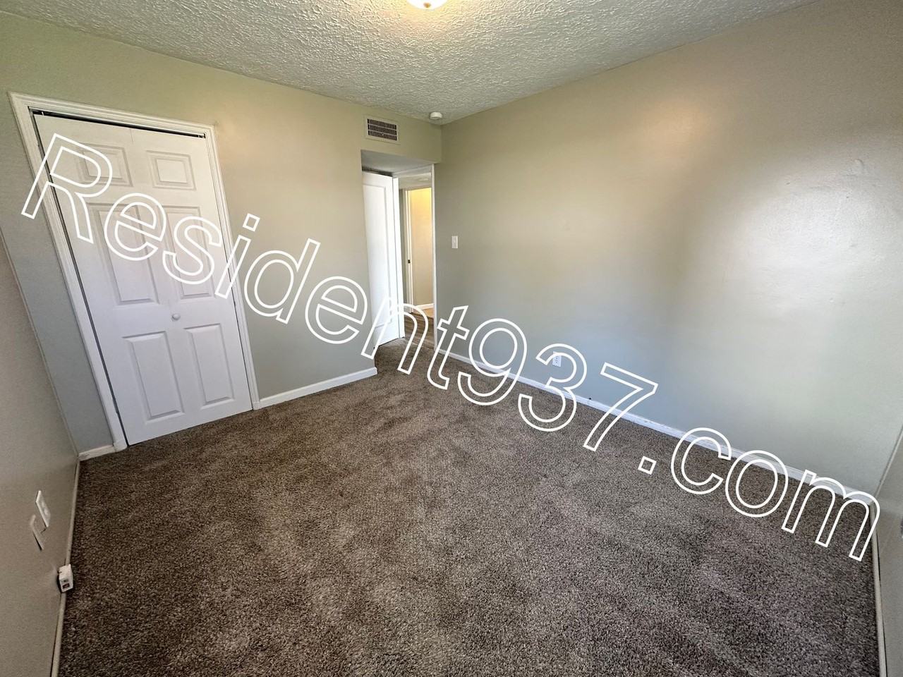 301 Rockhill Ave - Photo 6 of 17