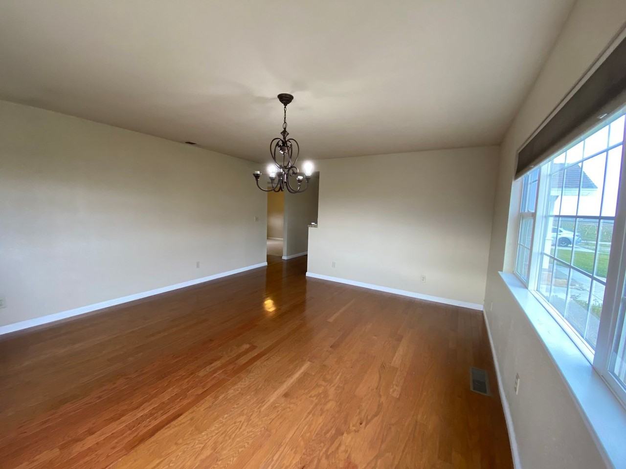 18019 Grandville Rd - Photo 2 of 14