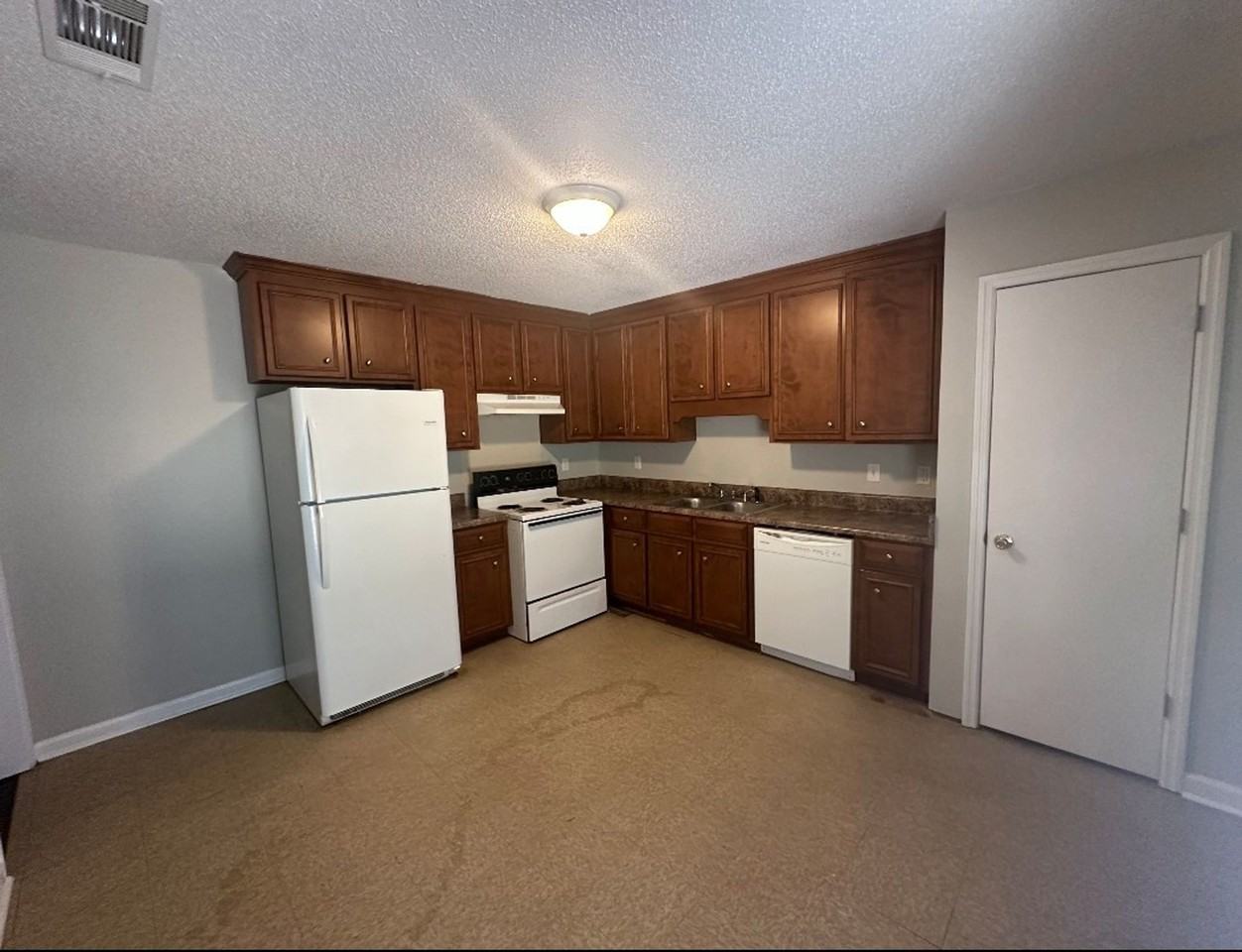 317 Station Crossing Dr Apt B - Photo 3 of 12