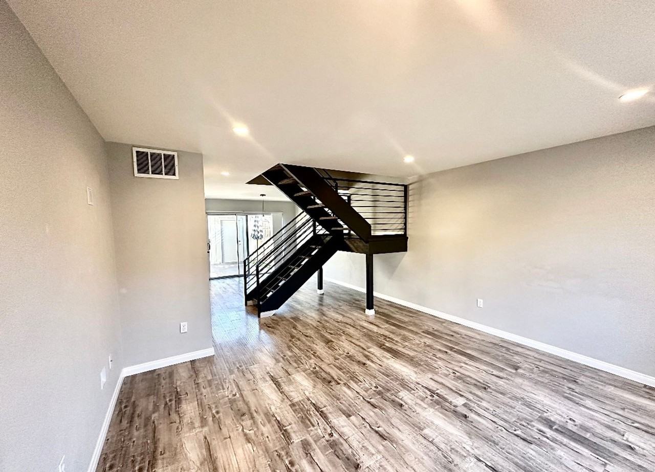 10635 Aristocrat Ct - Photo 3 of 48