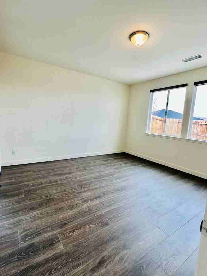 1114 Lahontan Dr - Photo 3 of 28