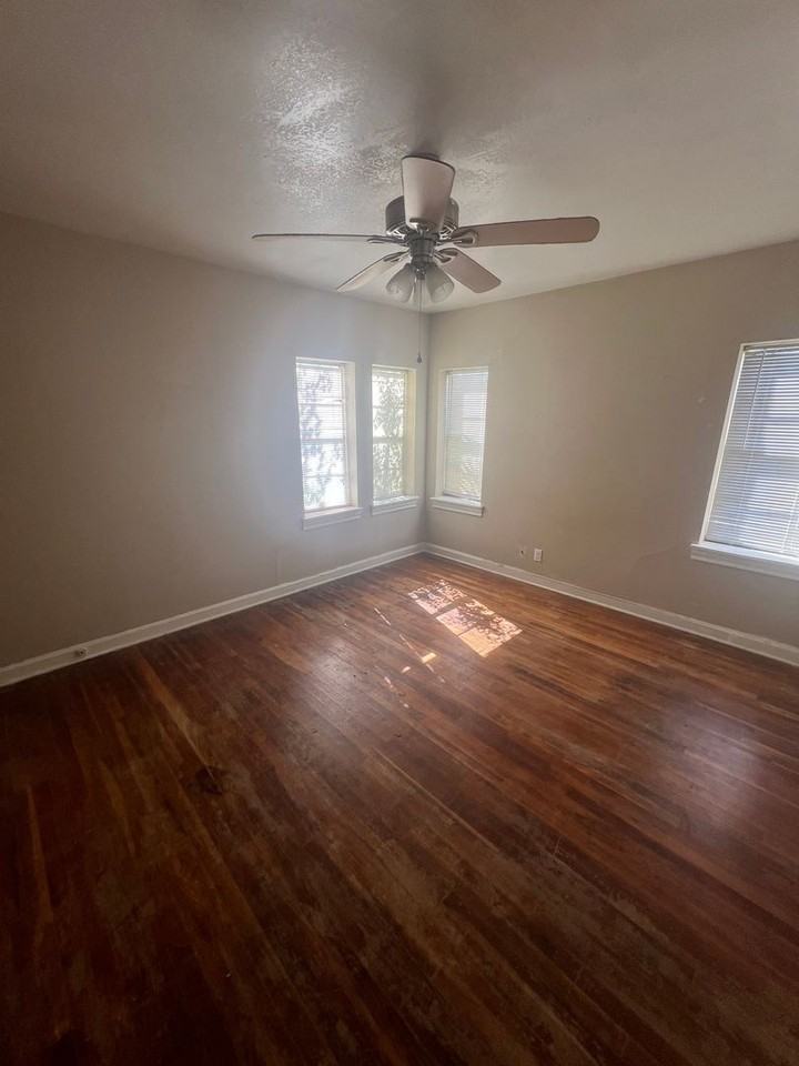 201 N Tennessee St - Photo 2 of 4