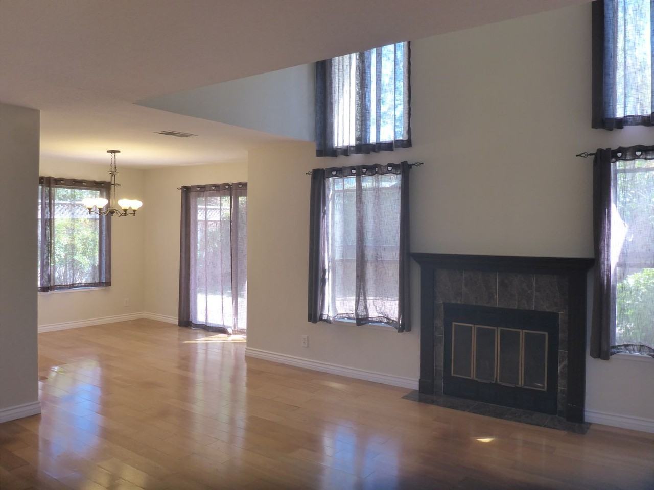 3030 Greenbriar Ct - Photo 2 of 15