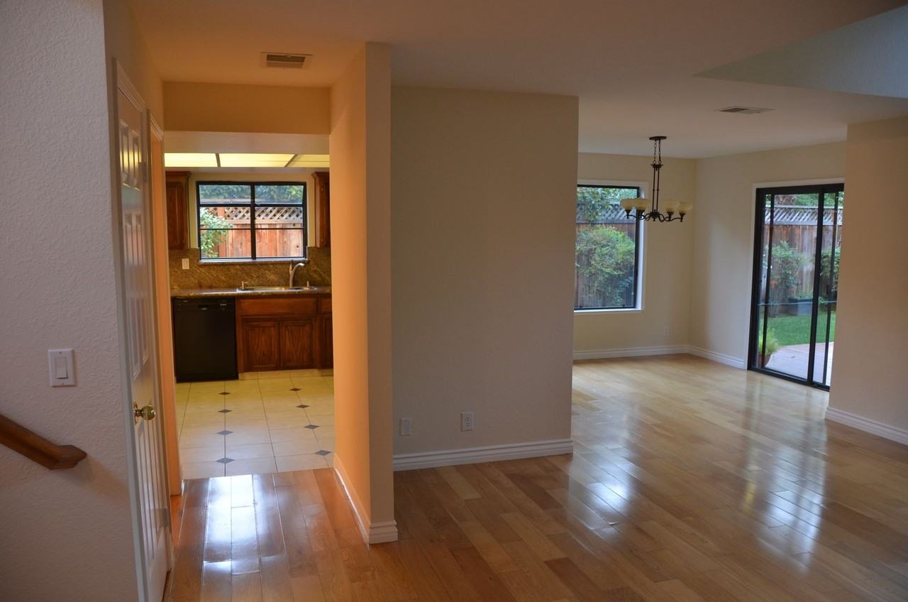 3030 Greenbriar Ct - Photo 3 of 15