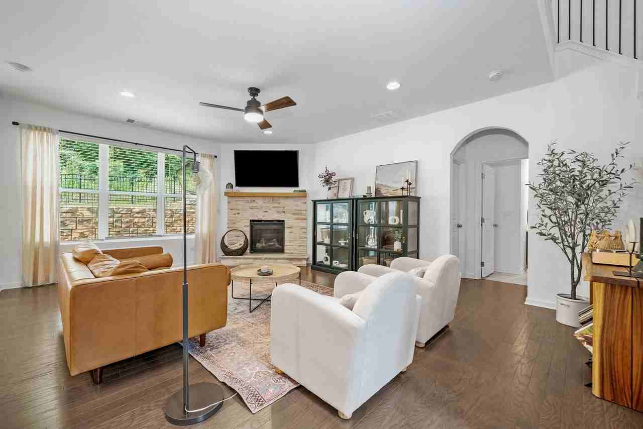157 Crest Brooke Dr - Photo 2 of 38