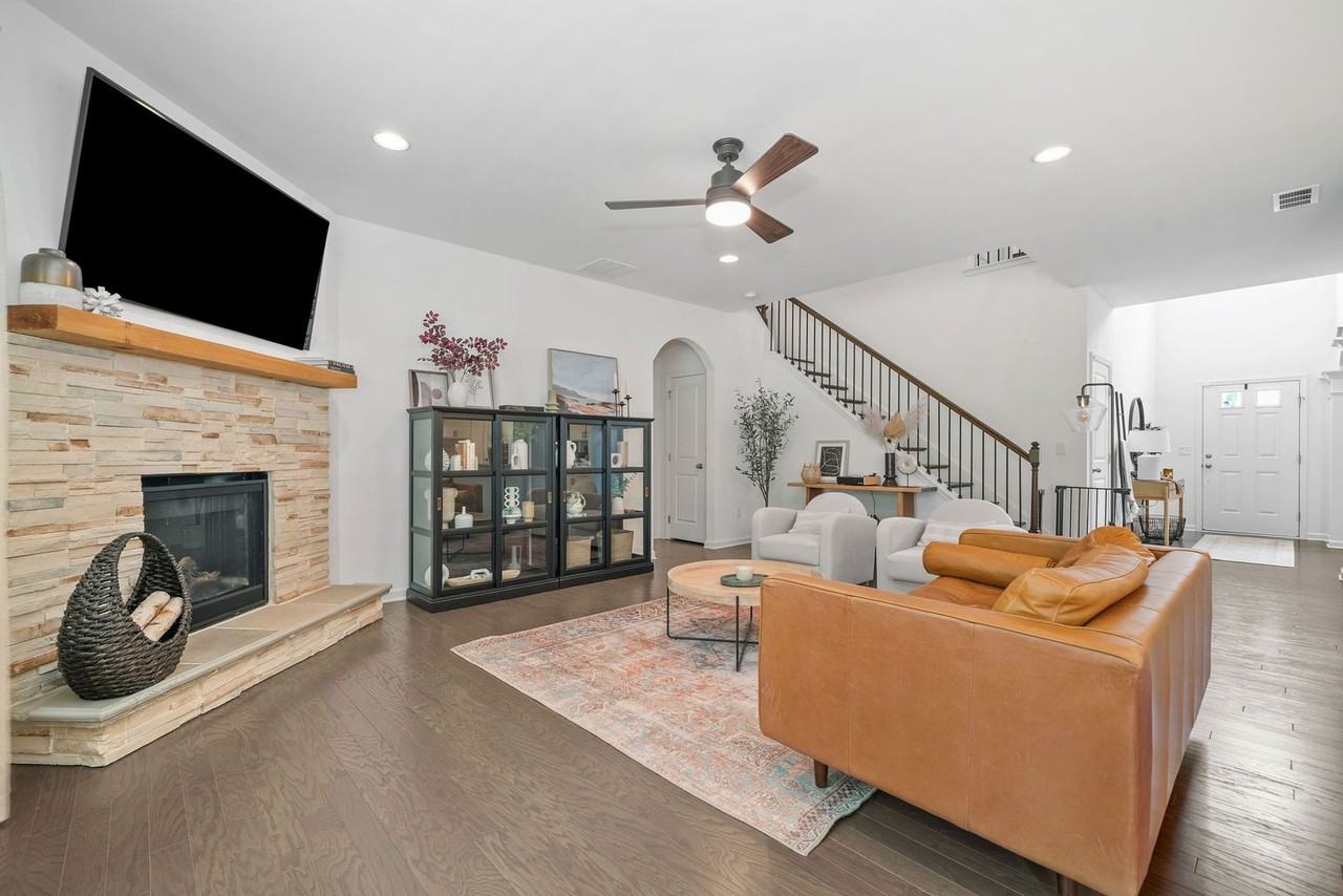 157 Crest Brooke Dr - Photo 3 of 38