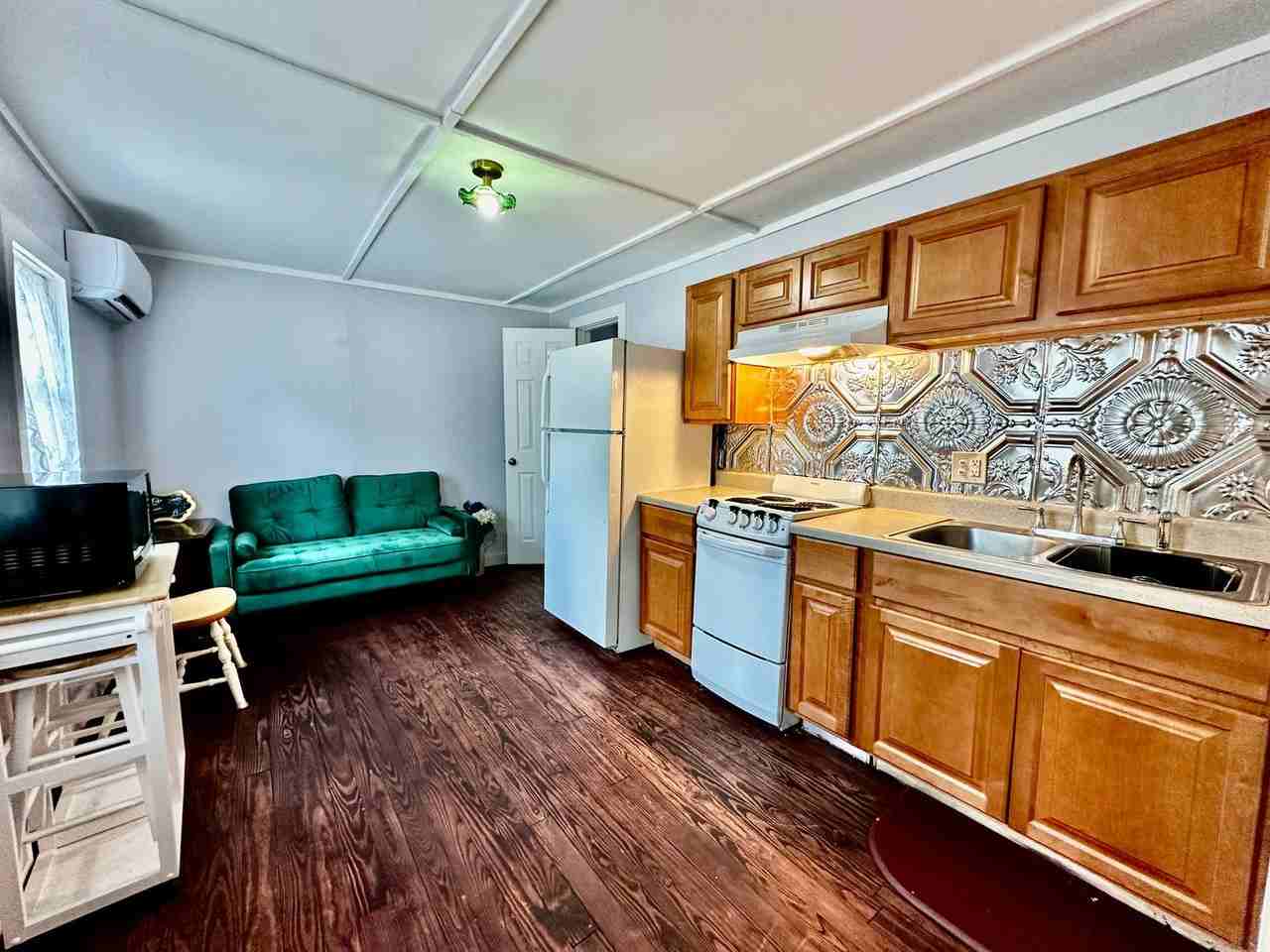 409 W Main St - Photo 2 of 7