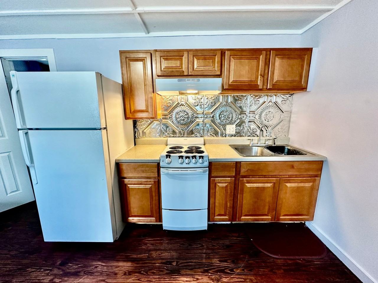 409 W Main St - Photo 3 of 7