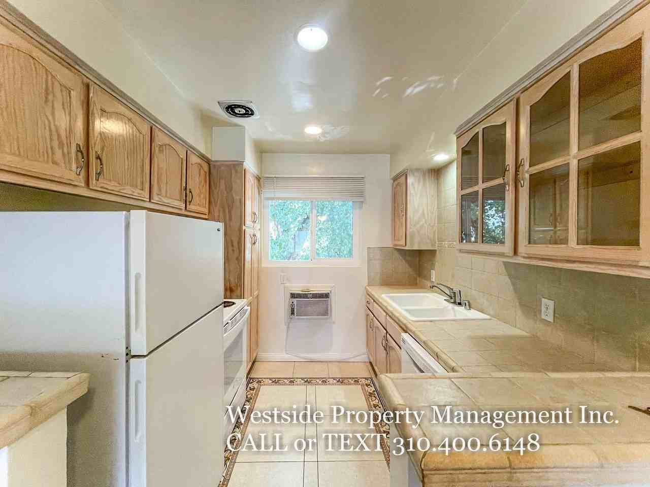 12036 Goshen Ave #7 - Photo 4 of 35