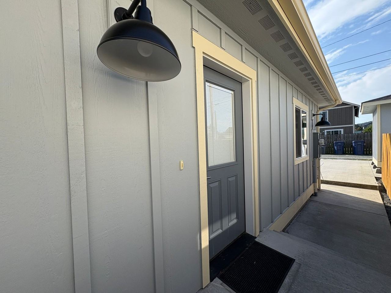 805 24th St - Photo 3 of 16