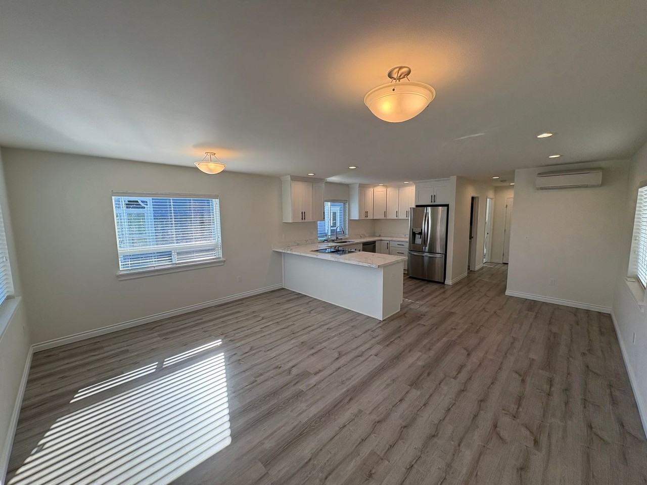 805 24th St - Photo 4 of 16