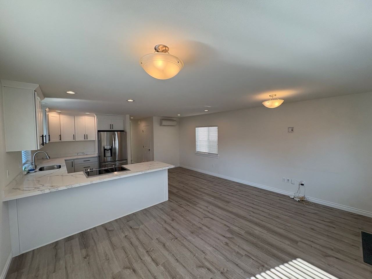 805 24th St - Photo 5 of 16
