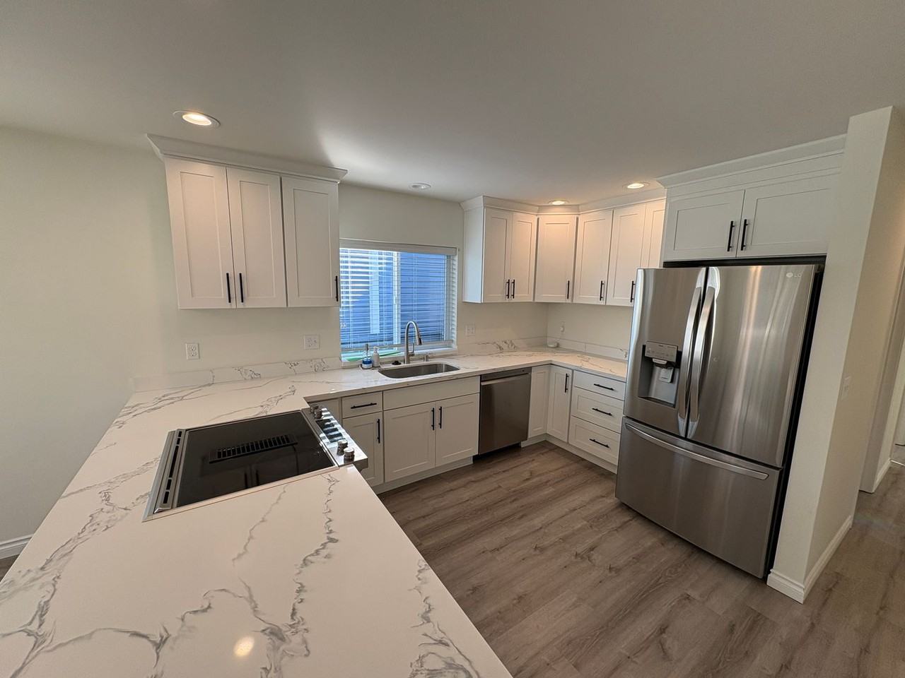 805 24th St - Photo 6 of 16