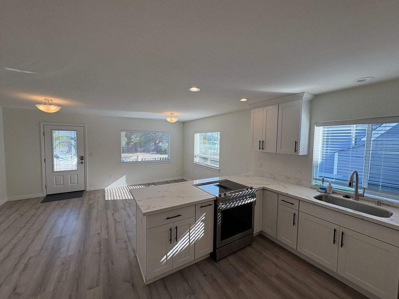 805 24th St - Photo 7 of 16