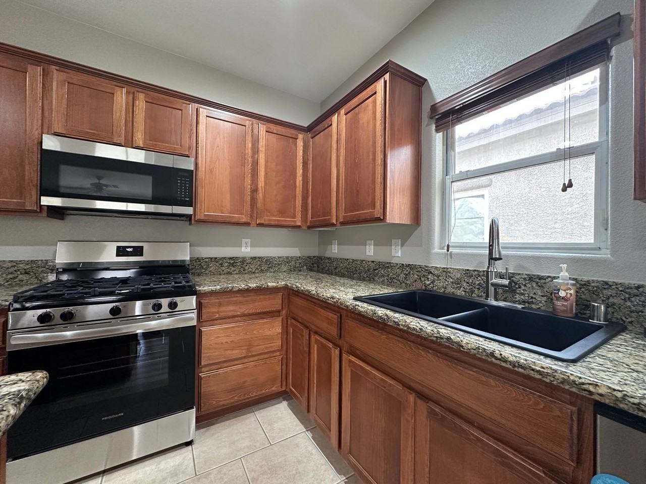 3821 Prespa Lake Ct - Photo 3 of 24