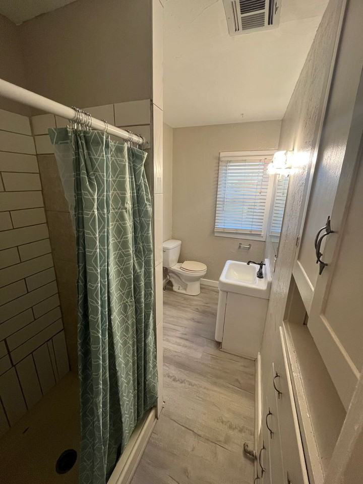 116 West Beech Street - Photo 6 of 9