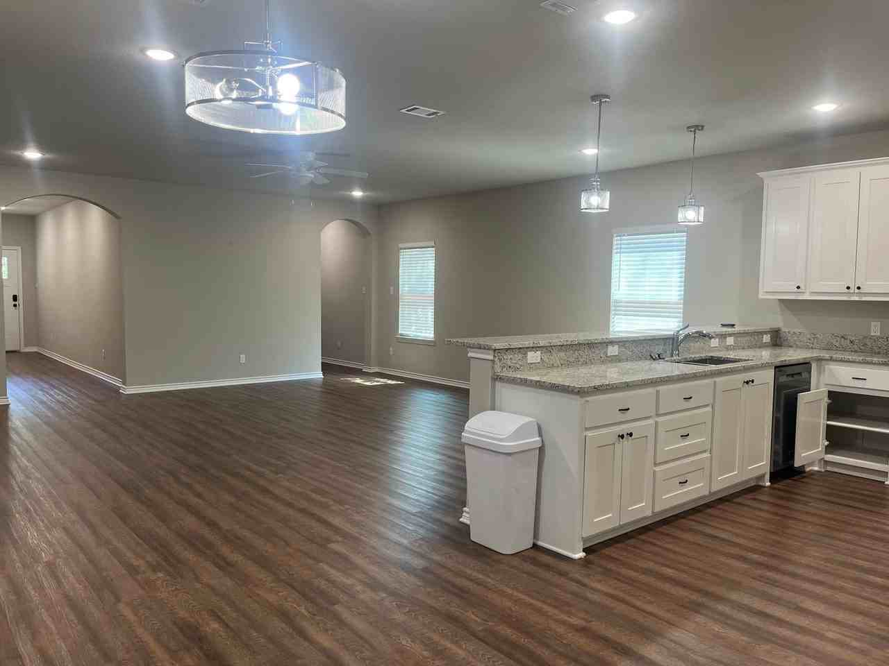 2601 Mission St - Photo 3 of 7