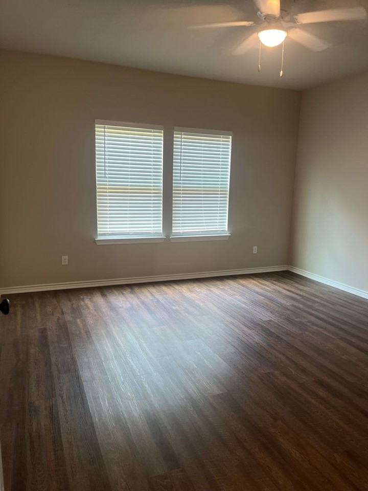 2601 Mission St - Photo 4 of 7