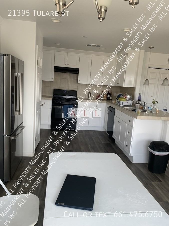 21395 Tulare St - Photo 2 of 23