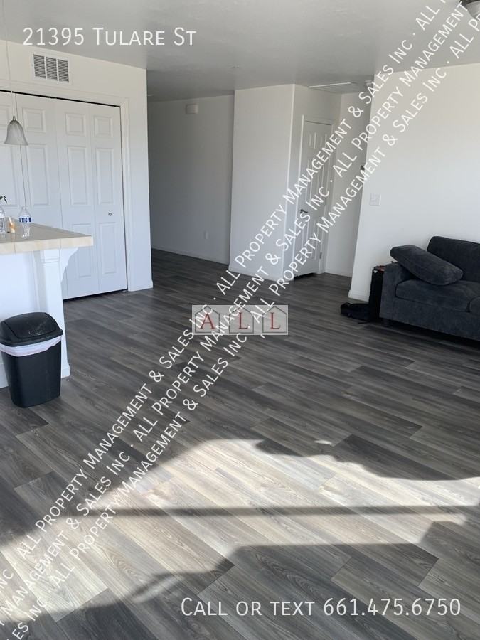 21395 Tulare St - Photo 5 of 23