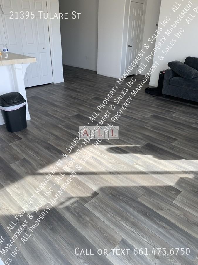 21395 Tulare St - Photo 6 of 23