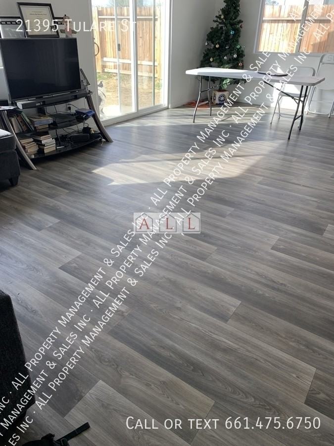 21395 Tulare St - Photo 7 of 23