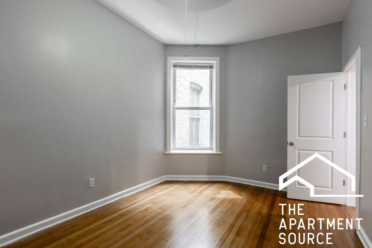 908 West Montrose Avenue, Unit 906-3 - Photo 2 of 13