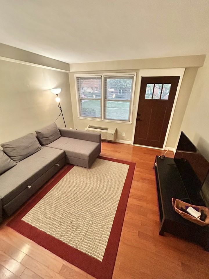 2036 North Woodrow Street, Unit 3 - Photo 4 of 21