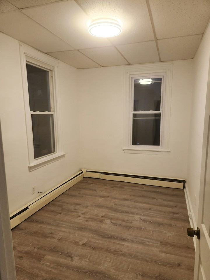 321 Jefferson Ave, Unit 2 - Photo 4 of 5