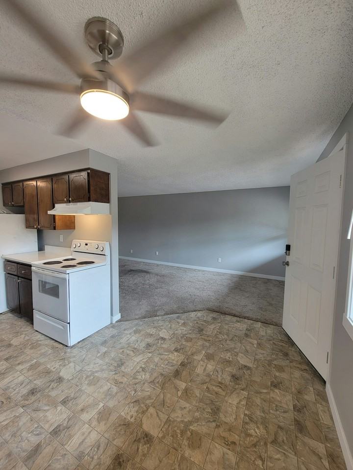 180 Southeast 3rd Street, Unit B - Photo 3 of 23