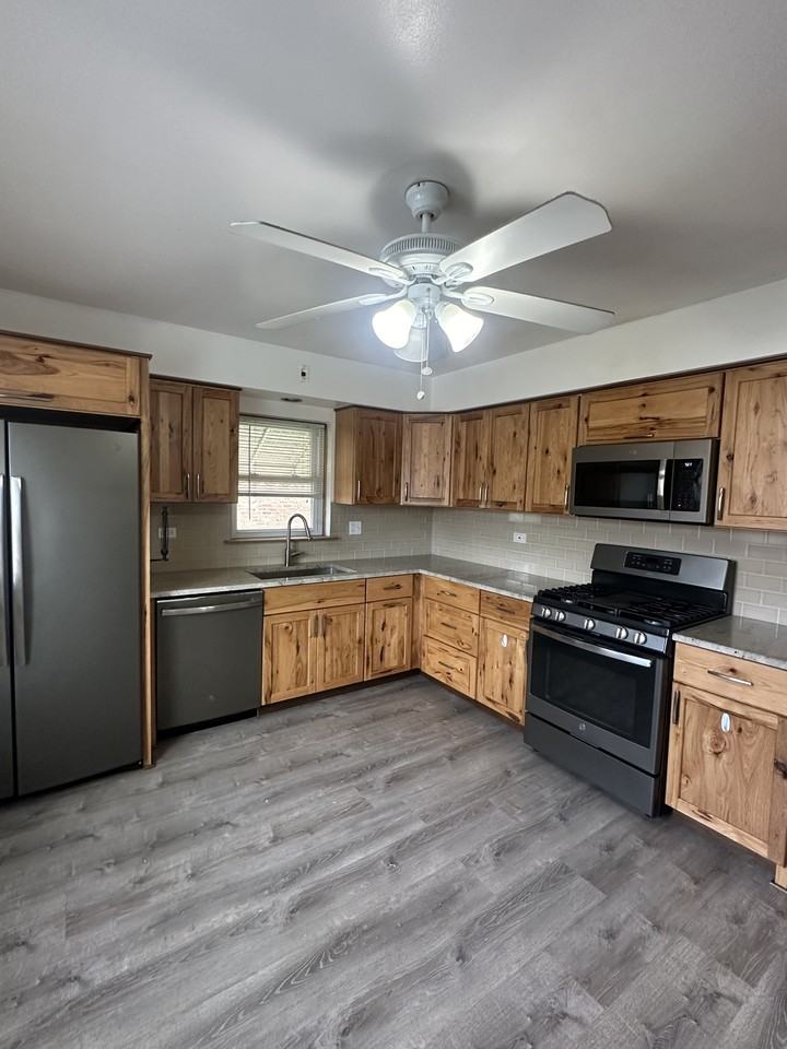 6408 West Raven Street - Photo 2 of 13