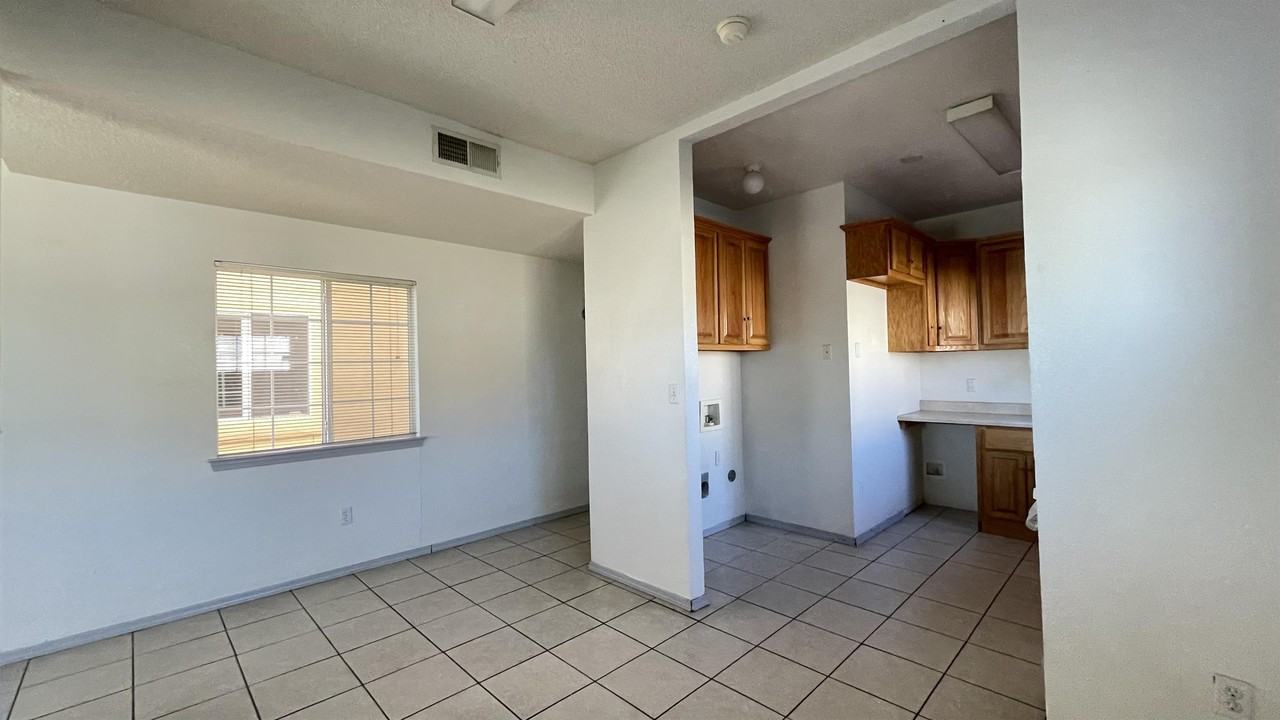 2717 Idalia Avenue Unit A - Photo 6 of 18