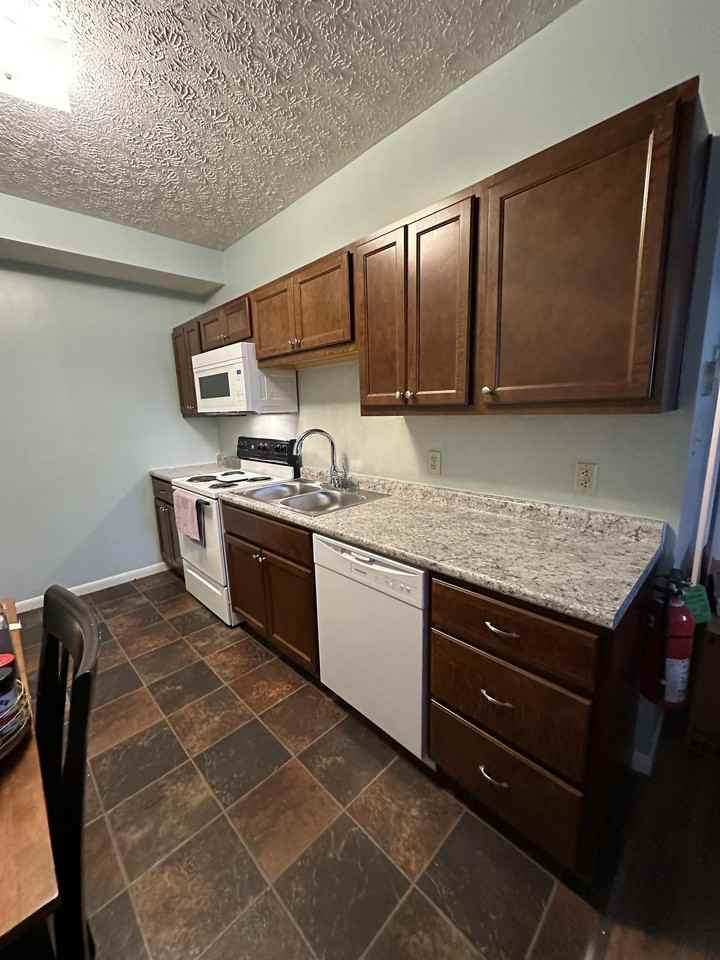 1027 Washington Street - Photo 4 of 49