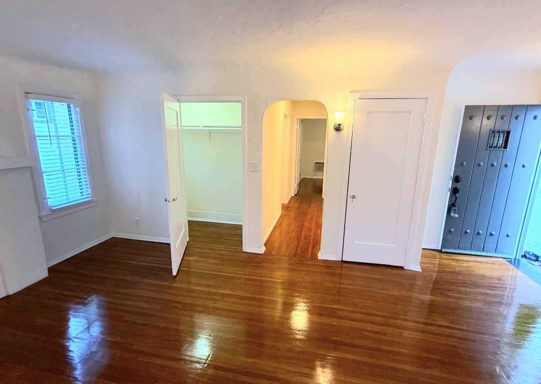 1833 Grace Avenue - Photo 2 of 12