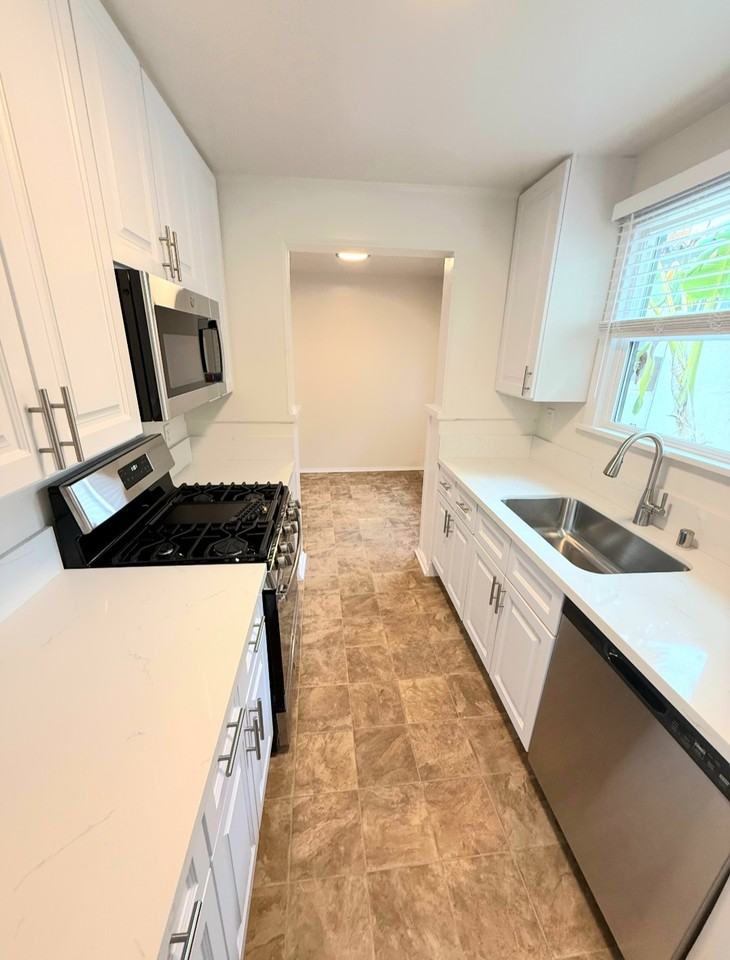 1833 Grace Avenue - Photo 3 of 12