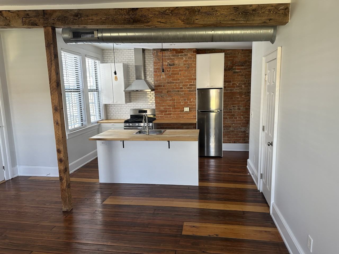 309 East 13th Street - Photo 4 of 28