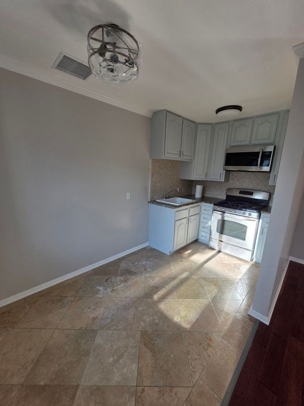 208 W 90th St ##3 - Photo 2 of 10