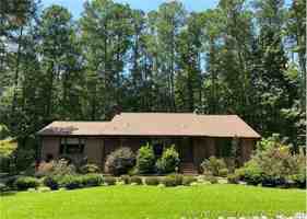 featured image of 8043 Canterbury Cir