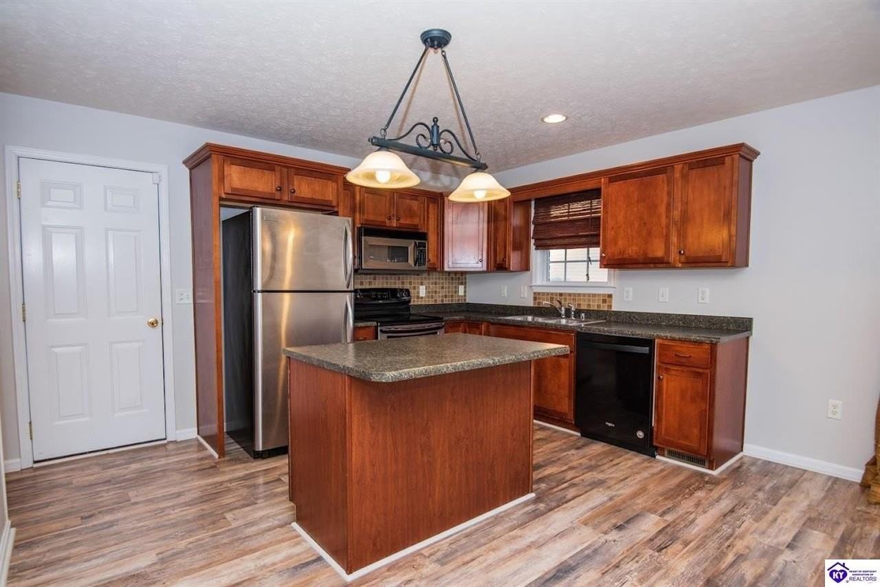 605 Wind Brook Drive - Photo 6 of 26