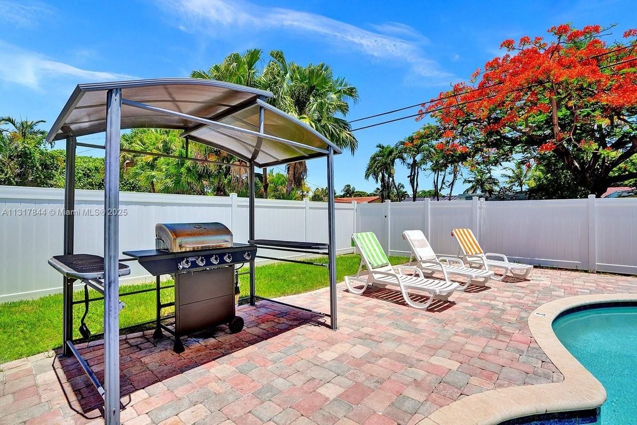 1301 Rodman St - Photo 4 of 48