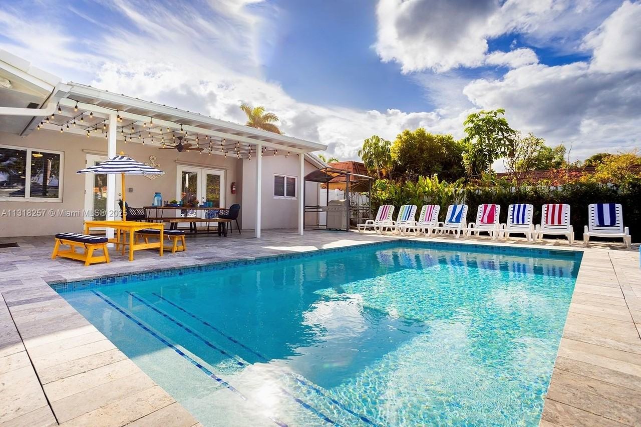 833 Washington St - Photo 2 of 50