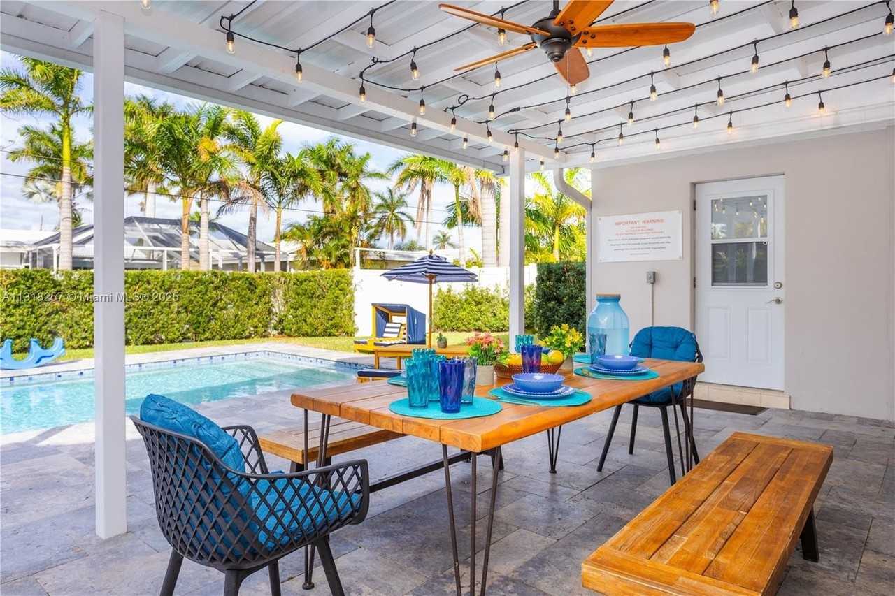 833 Washington St - Photo 5 of 50