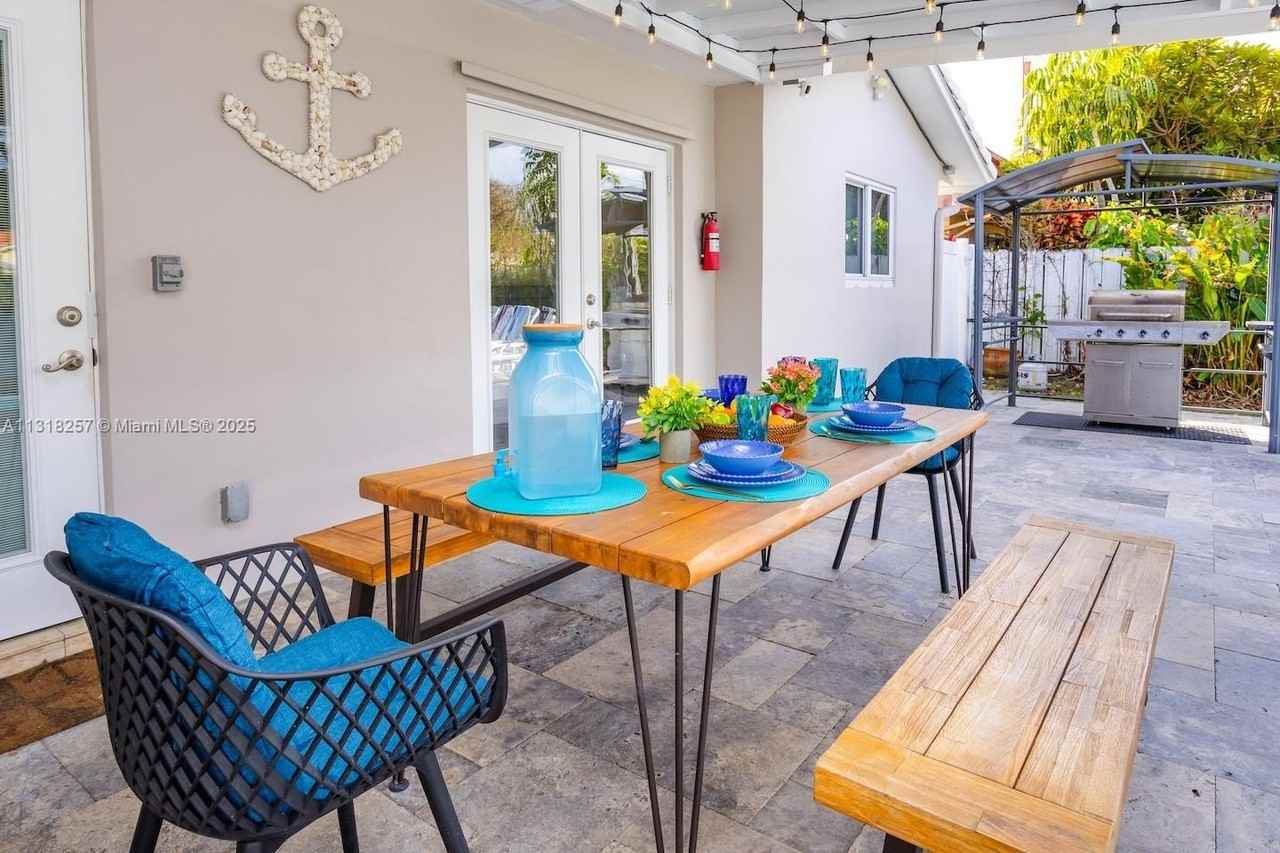 833 Washington St - Photo 7 of 50