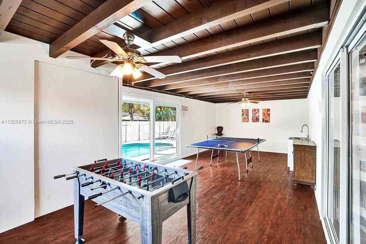 1018 Adams St - Photo 6 of 47