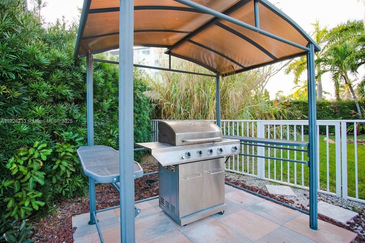 809 S 17th Ave - Photo 7 of 45