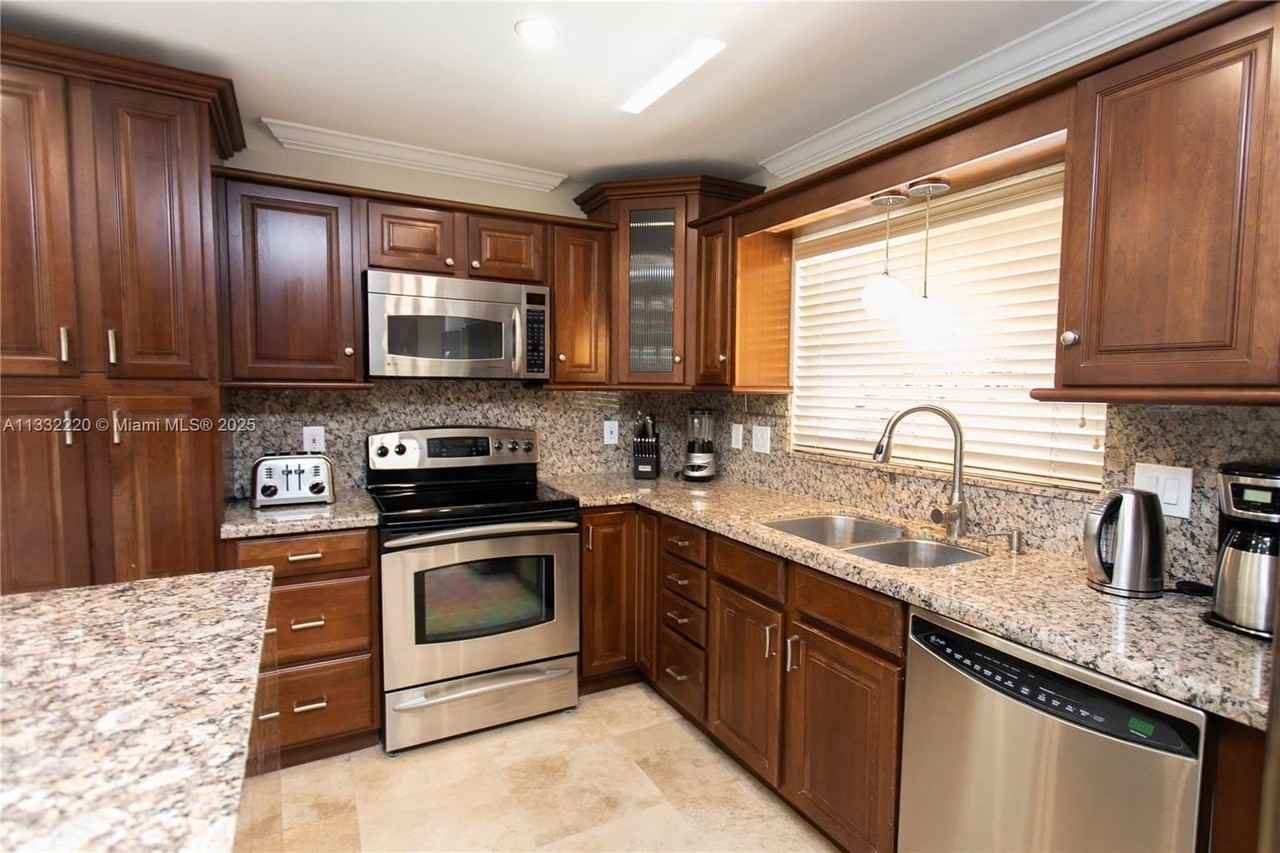 333 Se 3rd Ave - Photo 7 of 35