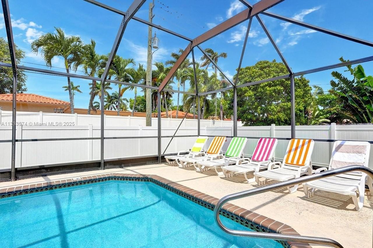 947 Washington St - Photo 3 of 45