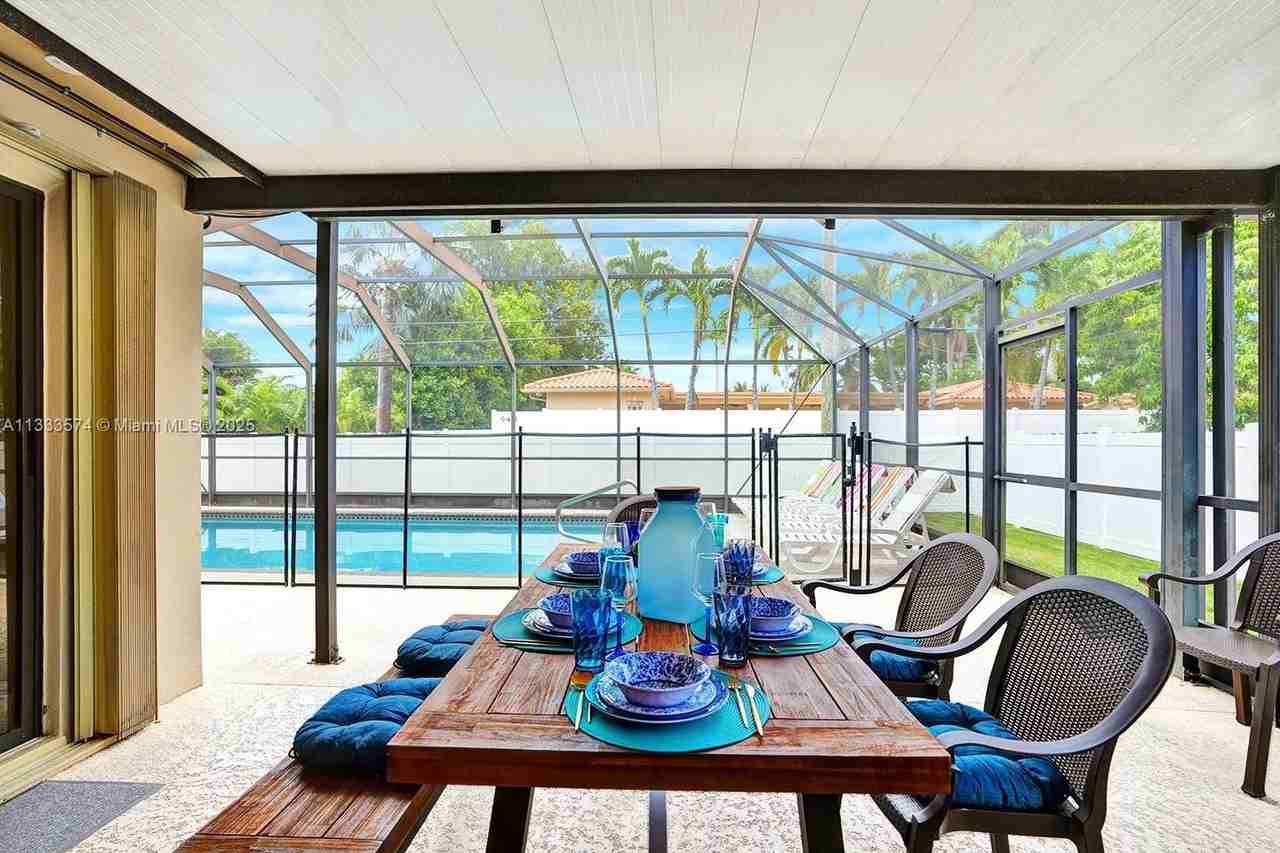 947 Washington St - Photo 6 of 45