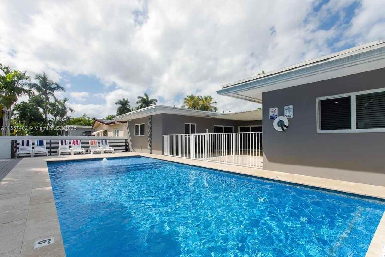 1218 Hollywood Blvd - Photo 4 of 49